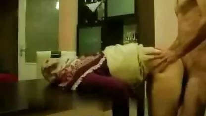 Un uomo avvitamento un grasso pulcino in varie video hard amatoriali italiani gratis pose