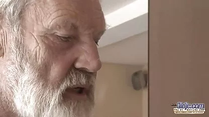 Pulcini che si divertono con un vibratore sul molo video hard amatoriali napoletani vicino al fiume