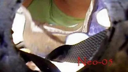 Sotto l'aspetto di passanti amatoriali hard gratis entusiasti, una ragazza nuda che cammina per strada