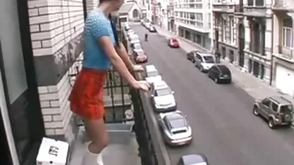 Ragazza affascinante nel tallone dà video hard con attrici italiane pompino profondo