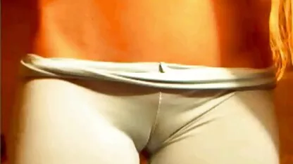 Un uomo che frigge una giovane donna è Dai Capelli rossi e sperma attrici italiane video hard sul suo viso