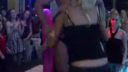 MILF sexy video porn amatoriale gratis carezze lingua Bung Bung