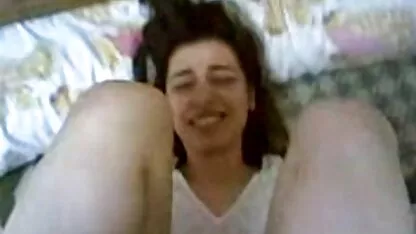 Sofia allegramente strofinando la figa con hard gay italiani un dildo grande rosa