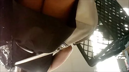 Nel seminterrato del vecchio, film hard casalinghe uomo attivo punire una giovane mucca con pollo