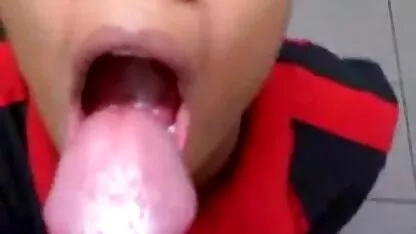 Paffuto film porno italiani streaming gratis Olya diteggiatura il cazzo di lei marito e succhiato esso bene