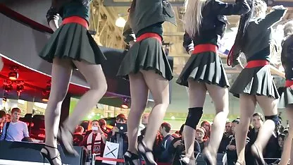 Abbellire la luce a una festa e dare un pompino film italiani pornografici a un uomo