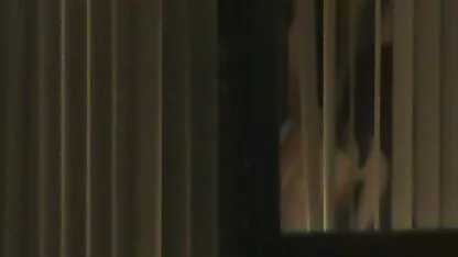 Lesbica caldo video porno vip italiani in il divano touching micio eccitato