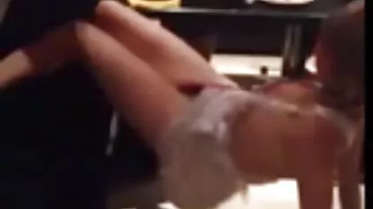 Maschio nero dà aprile succhiato e attivamente mengibaskannya a video hard amatoriali gratis letto