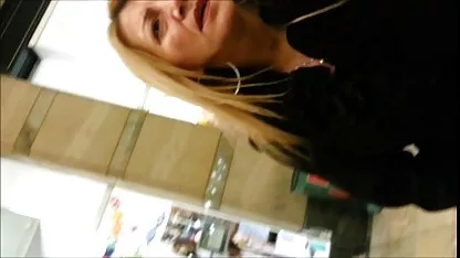 Bruna con grandi seni e figa pelosa spalmato film hard in lingua italiana con olio e scopata hardcore