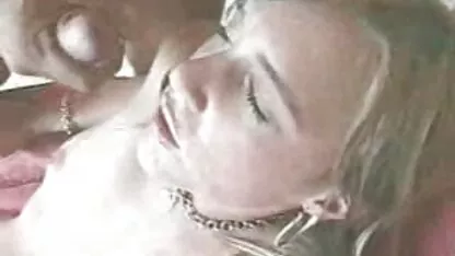 Bruna sexy succhiare il cazzo, dando se stesso il cazzo nella film porno completi italiani gratis sessione di massaggio e ottiene sperma in bocca