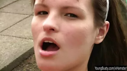 Il ragazzo ha dato i regali video pornografici gratuiti italiani e soffiare a letto