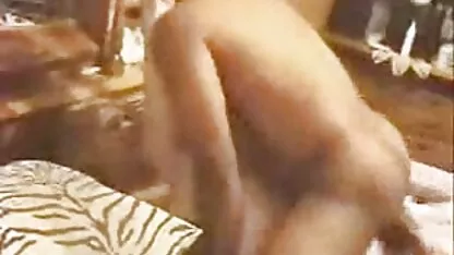 Bambole di appetito in posa davanti a una telecamera nascosta nel video hard italiani incesti camerino
