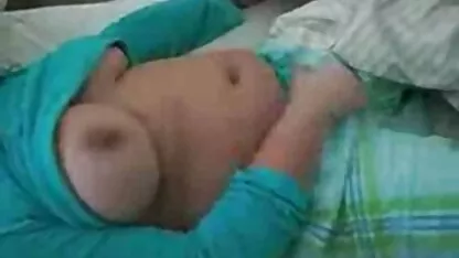 La video film hard italiani ragazza con i capelli rossi che era rasato
