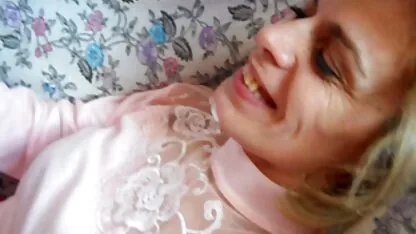 Un uomo con un fallo il grasso viene aiutare il buco del video hard amatoriali italiani culo bionda masturbandosi