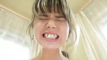 Tamara dà un i migliori film hard italiani pompino in anteriore di webcam