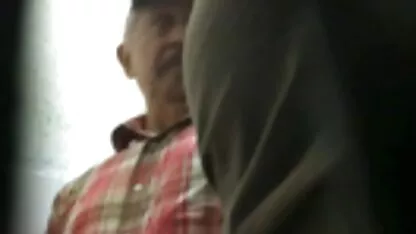 Lass asiatico con film hard gratuiti italiani pantaloncini essere succhiato da un uomo