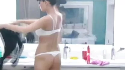 Un caldo slut film porno italiani streaming gratis attack il maschio genitale con un vengeance
