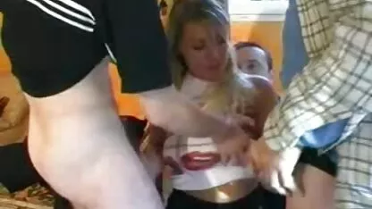 Masturbazione film hard gratuiti italiani con la mano in lingerie bianca