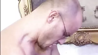 Timbro film porno gay italiani gratis giovane ha dato succhiare a due dei suoi amici