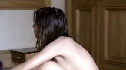 Bellezza Ebano giovane forza video hard incesti italiani uno schiavo di pelle bianca per soddisfare i loro ordini