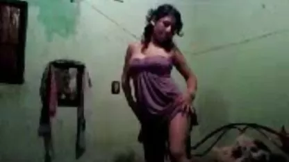 Mulattoes stiramento fuori la sua lungo video hard attrici italiane gambe in anteriore di uomo in bianco