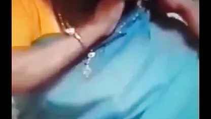 Giapponese di bellezza in un modo hard video italiani professionale dà un pompino a un ragazzo