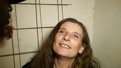 Puttana succhiare gli uomini e hard amatoriale gratis bere la loro urina
