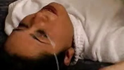 Il film hard italiano completo bambino che è desideroso di soffiare sottile di suo cugino